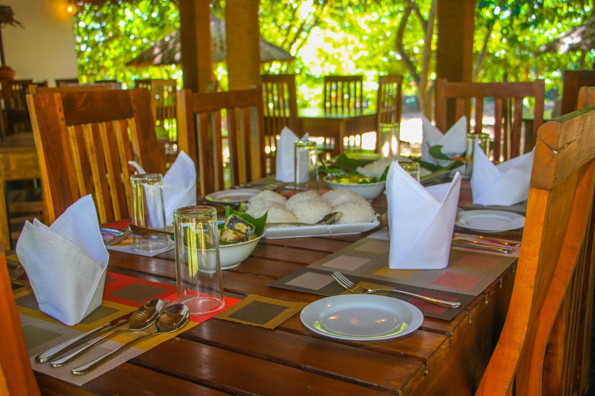 Ceylon Amigos Eco Resort Сигирия Екстериор снимка