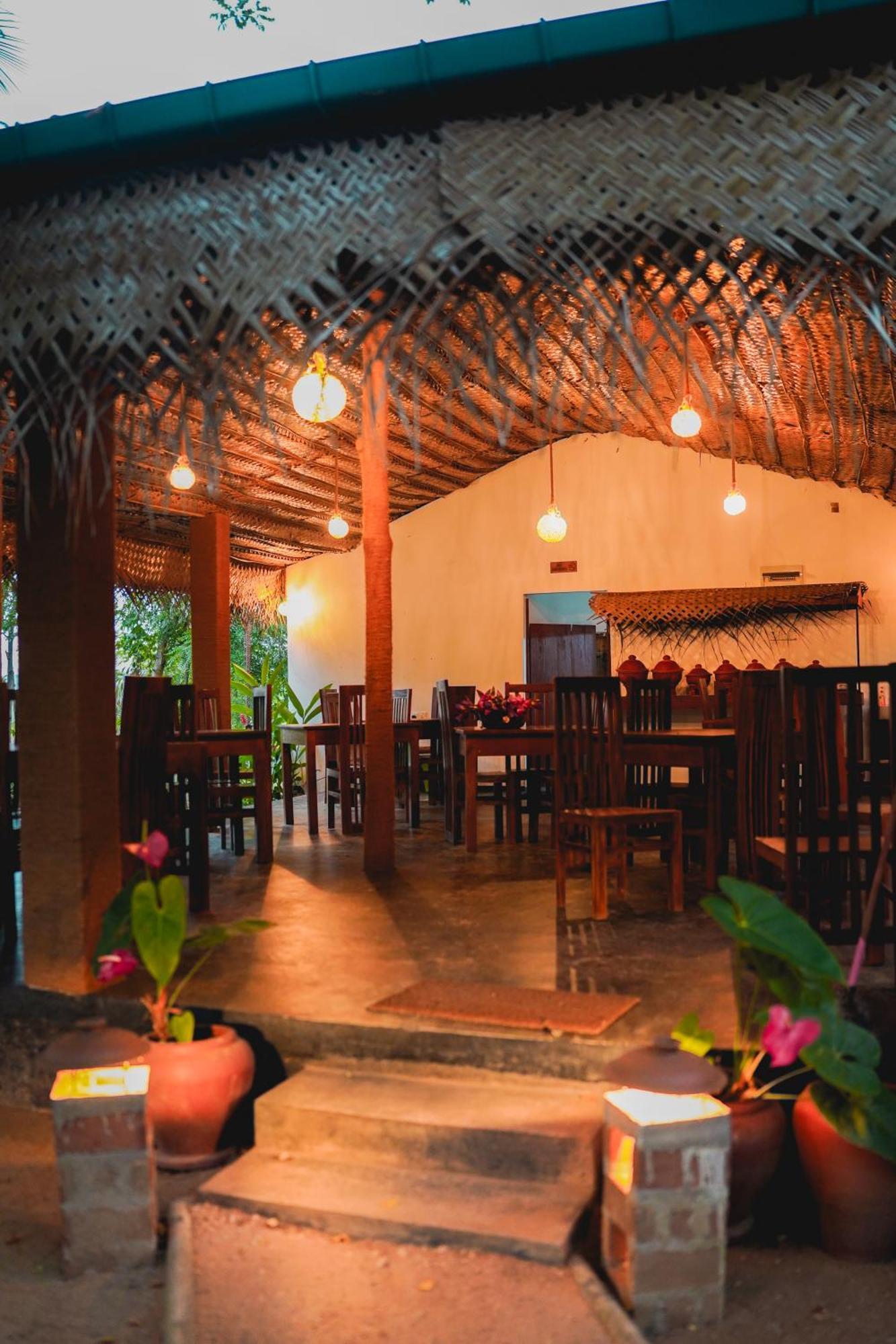 Ceylon Amigos Eco Resort Сигирия Екстериор снимка