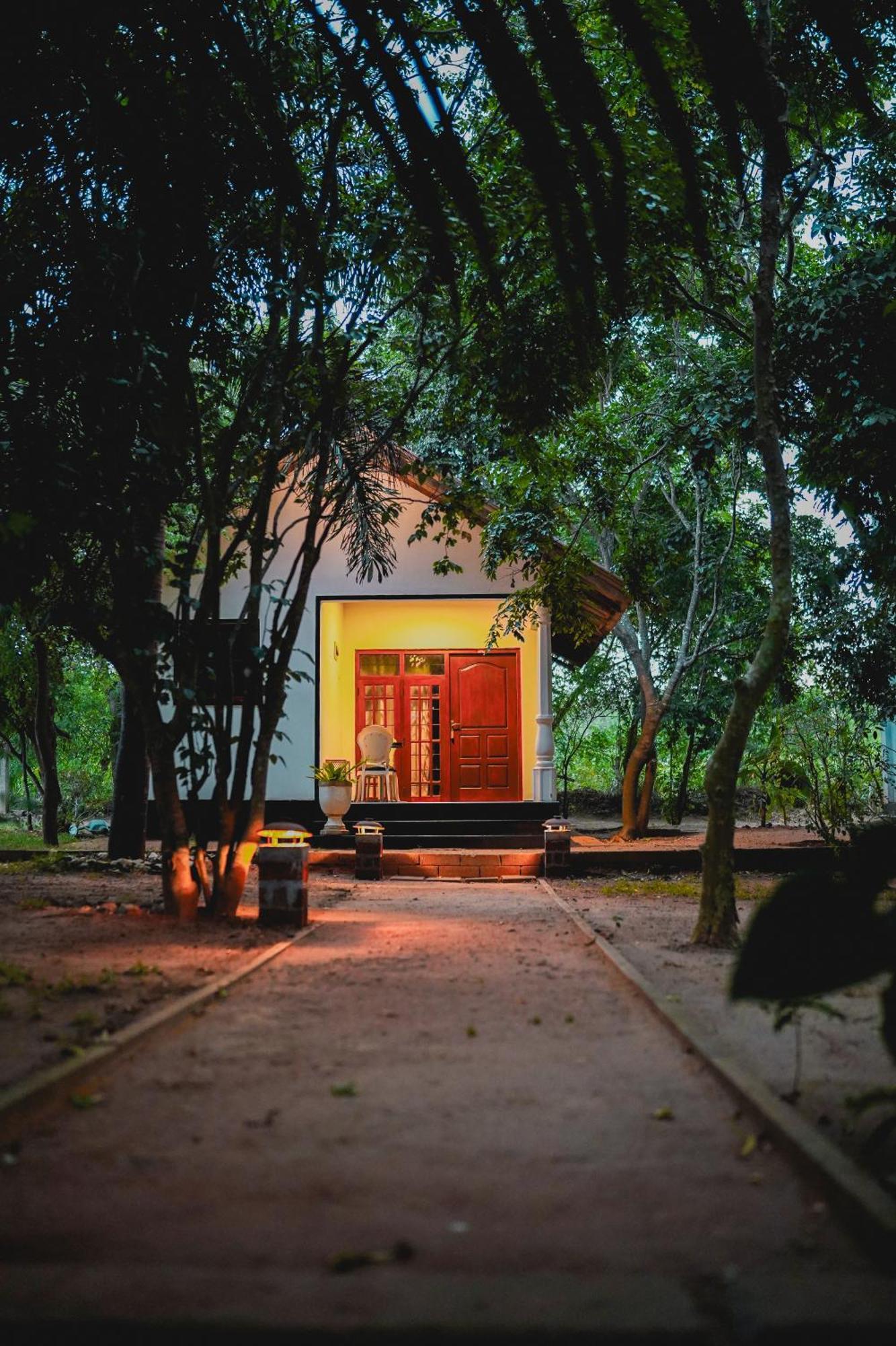 Ceylon Amigos Eco Resort Сигирия Екстериор снимка